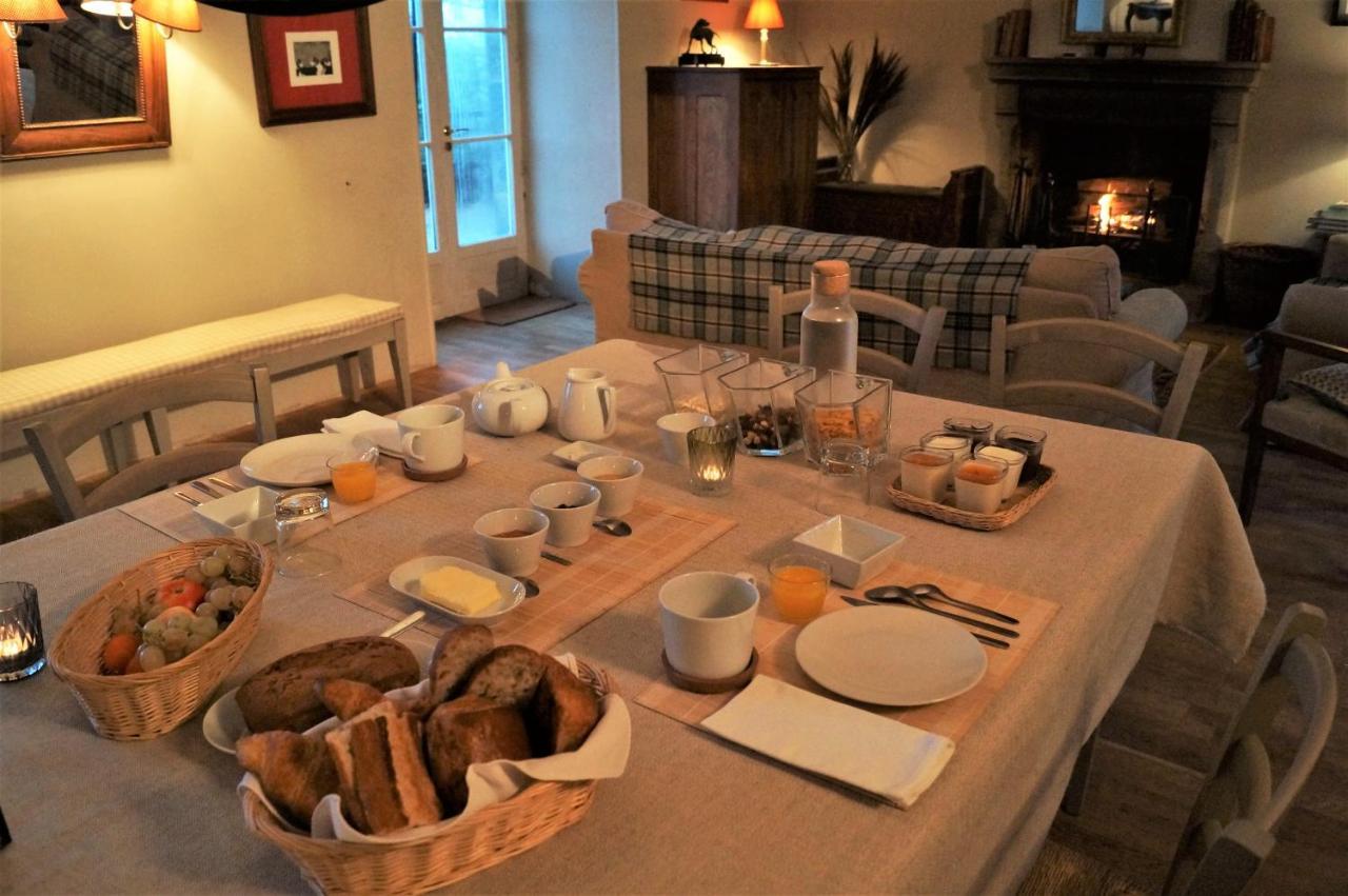 Les Chambres Du Logis Du Chatelier Bressuire Exterior foto